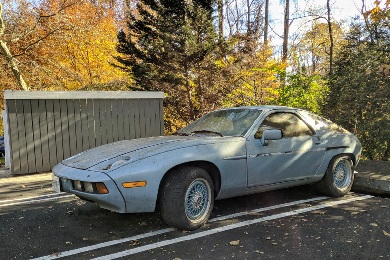 Illustration for article titled I feel bad for this poor neglected 928